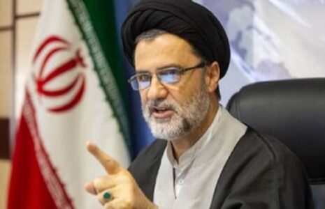 برکناری مدیرکل پس از افشای نامه‌های محرمانه رهبری توسط نبویان در تلویزیون