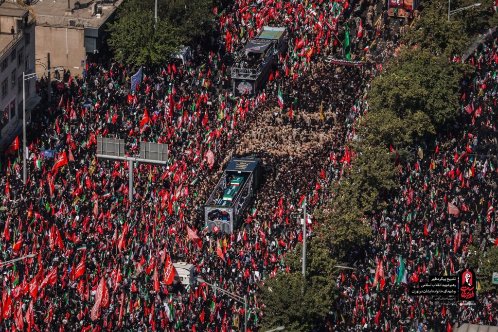 جمعیت عظیم مردم تهران در تشییع رهبر شهید