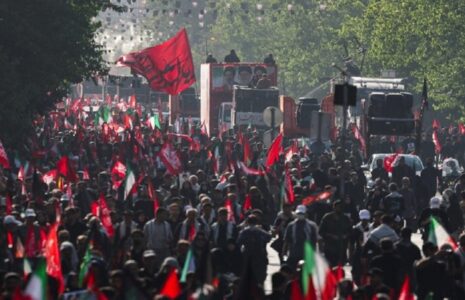 جمعیت عظیم مردم تهران در تشییع رهبر شهید