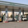 خودروی دوگانه‌سوز در حال سوخت‌گیری در جایگاه CNG