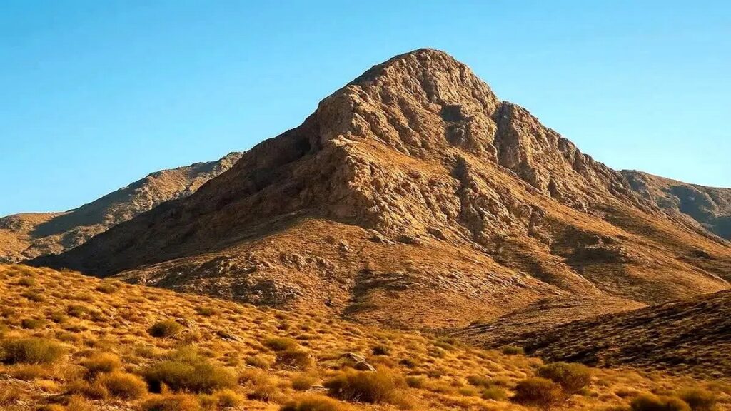 قلهکی: برآورد نظامی ایران از تهدید بمب‌های سنگرشکن و اتمی برای کوه کلنگ