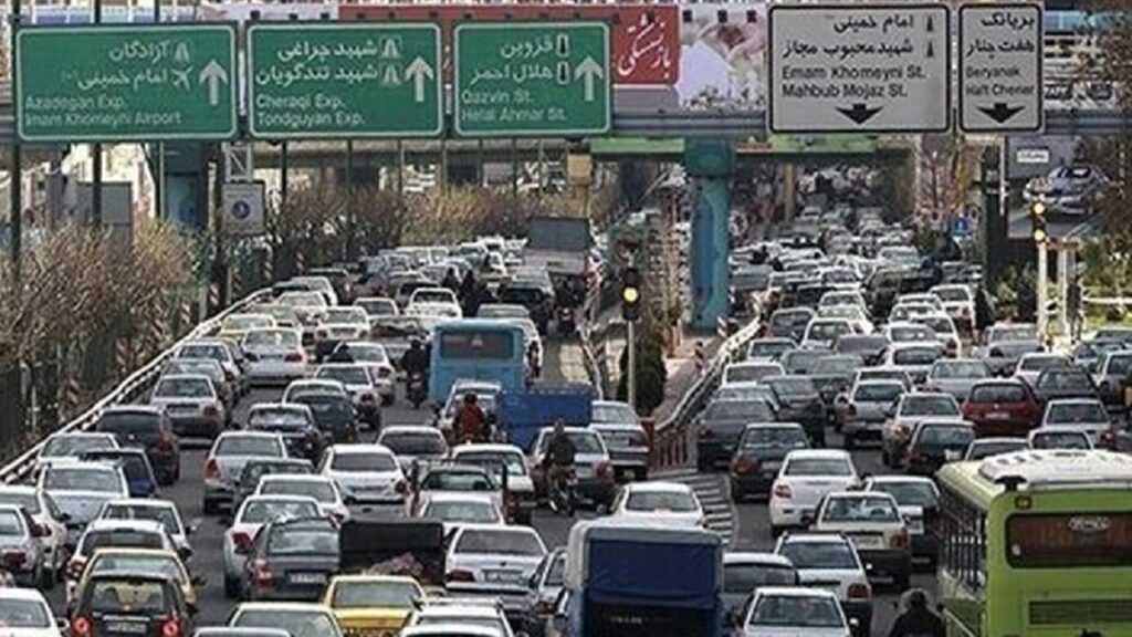 هشدار به رانندگان تهرانی / ترافیک در مسیرهای اصلی پایتخت سنگین شد