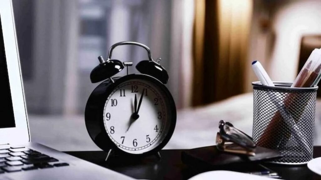 تغییر ساعت کاری ادارات از 15 شهریور