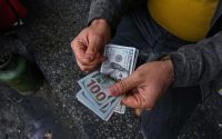 دلار پشت در ۲۰۰ هزار تومان