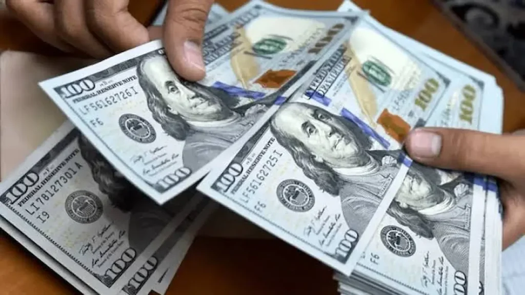 دلار ۲۰۶ هزار تومان فروش فقط ۲۰ میلیون دلار