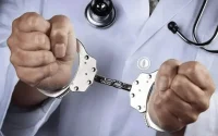 پزشک قلابی با ویتامین‌تراپی قربانیان را بیهوش می‌کرد