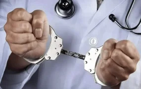پزشک قلابی با ویتامین‌تراپی قربانیان را بیهوش می‌کرد