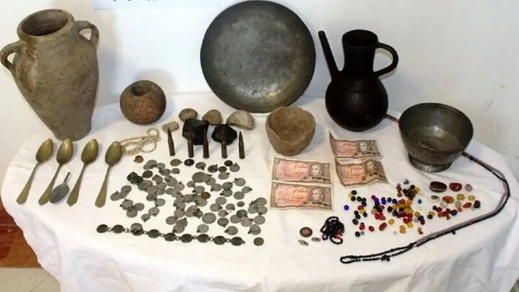 اثر تاریخی از قاچاقچیان