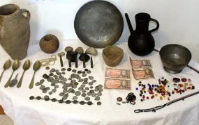 اثر تاریخی از قاچاقچیان