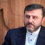 غریب آبادی ایران مقتدر ایستاده است