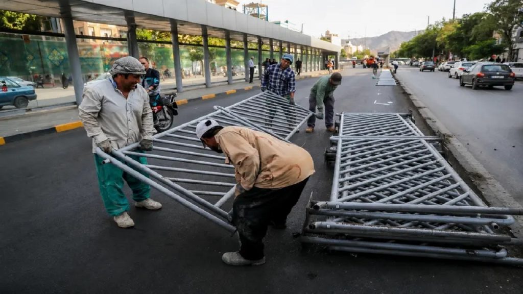 نرده‌های BRT تهران جمع می‌شوند