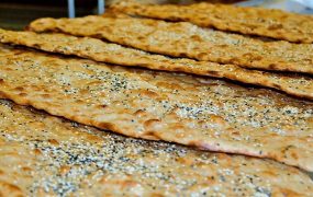 آغاز فروش کیلویی نان از سنگک