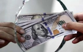 بانک مرکزی: فروش ۱۰ هزار دلار ارز با کارت ملی همچنان ادامه دارد