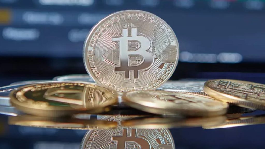 بیت‌کوین در دوراهی ۱۰۰ هزار دلاری قرار دارد