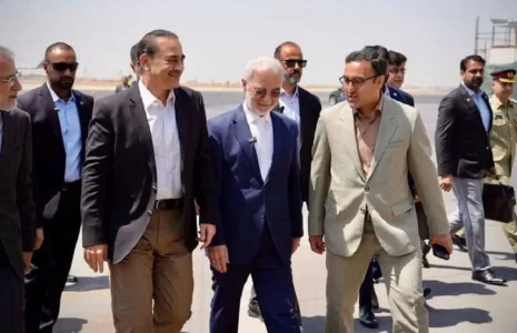 سفر عاصم منیر و فرود دو هواپیمای مرتبط با امارات