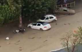 سیل بام کرج ، ماشین ها را با خود برد