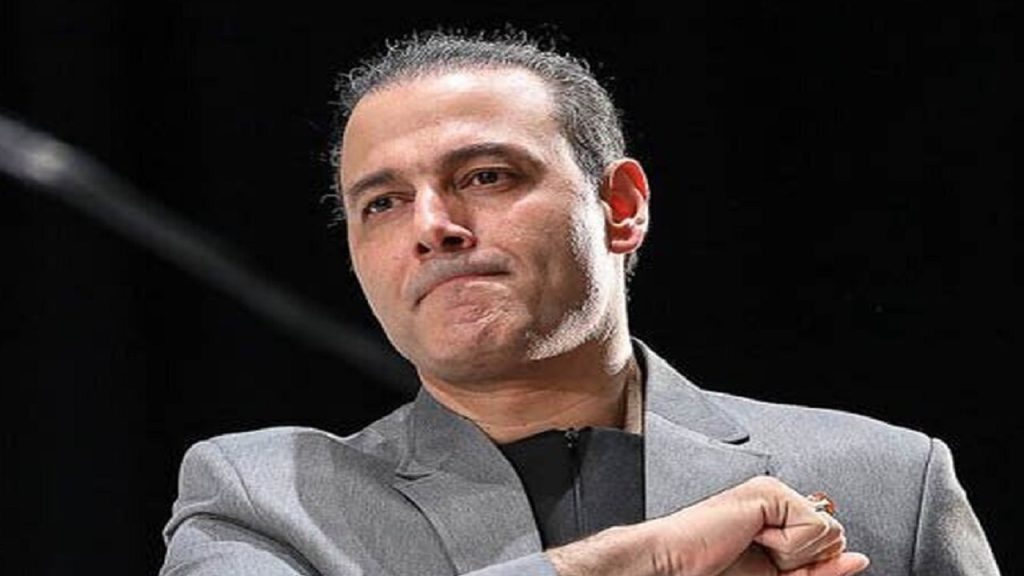 علیرضا قربانی برای مردم ساری می‌خواند