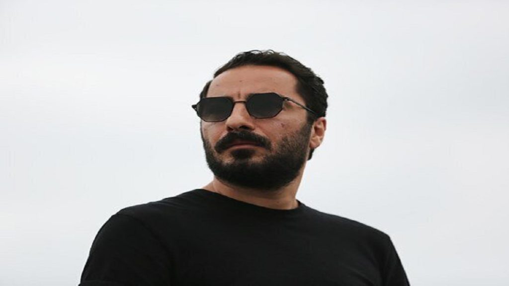 نوید محمدزاده پشت دوربین