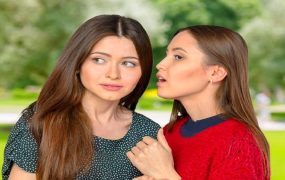چرا بعضی‌ها همیشه پشت سر دیگران حرف می‌زنند؟